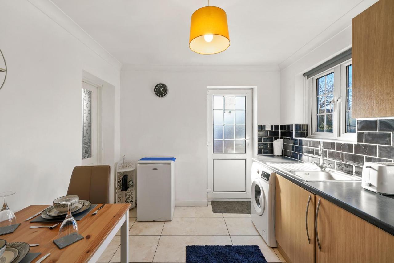 1 Bedroom Flat Aylesbury, Private Parking, Fowler Rd Aylesbury  Exterior photo