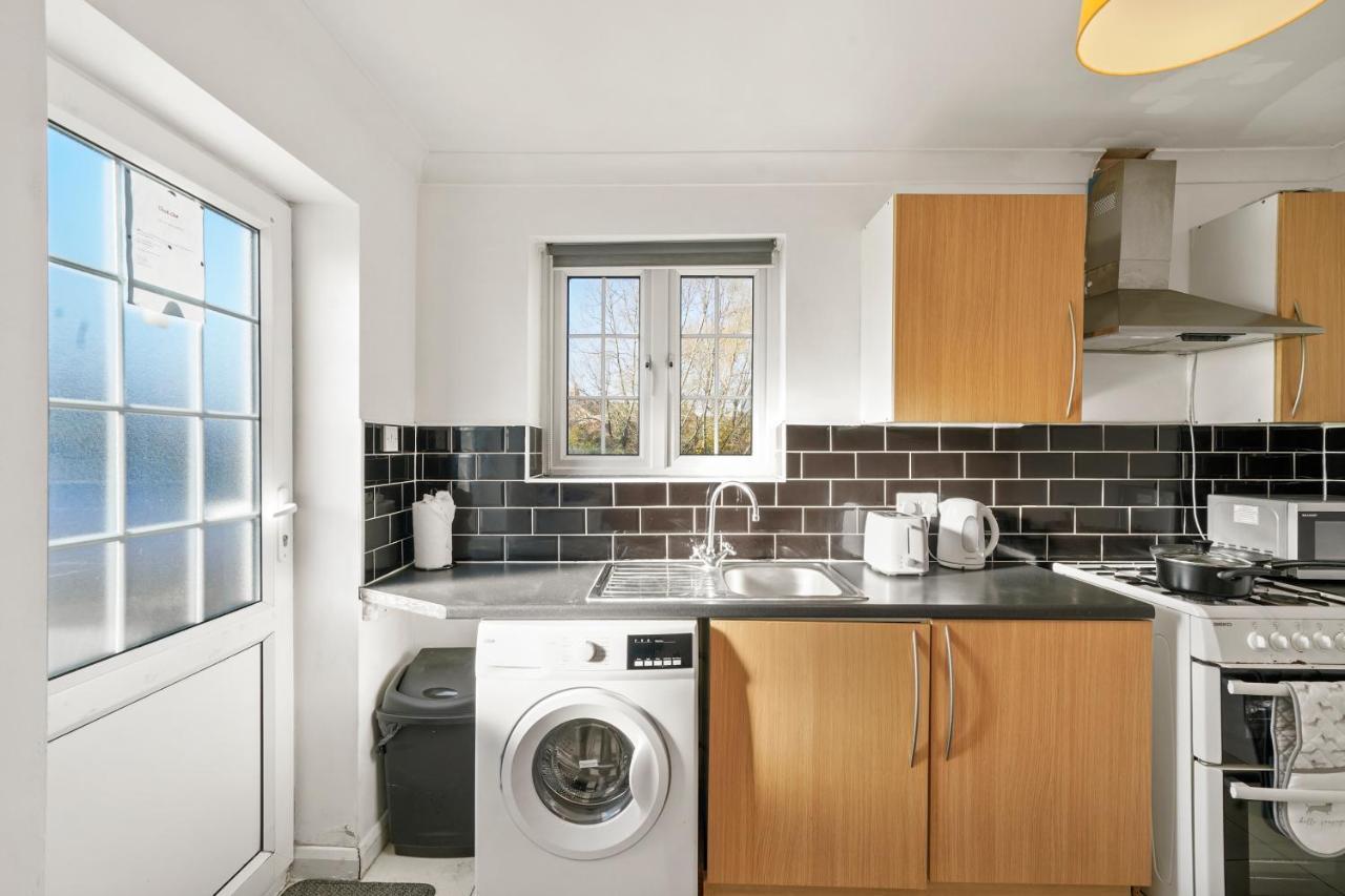 1 Bedroom Flat Aylesbury, Private Parking, Fowler Rd Aylesbury  Exterior photo
