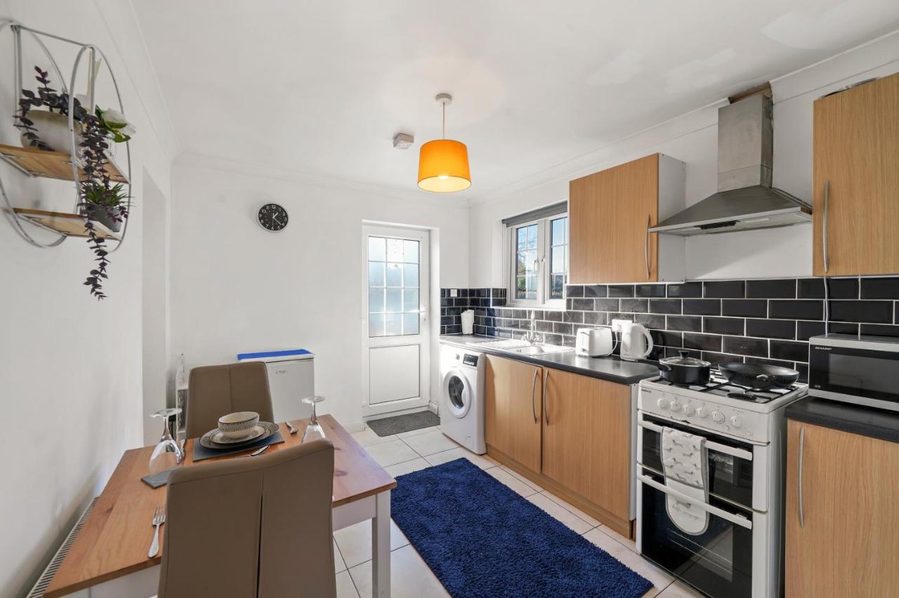 1 Bedroom Flat Aylesbury, Private Parking, Fowler Rd Aylesbury  Exterior photo