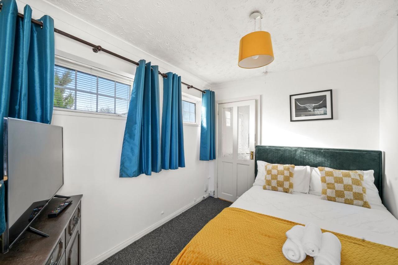 1 Bedroom Flat Aylesbury, Private Parking, Fowler Rd Aylesbury  Exterior photo