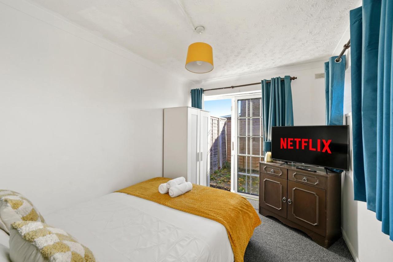 1 Bedroom Flat Aylesbury, Private Parking, Fowler Rd Aylesbury  Exterior photo